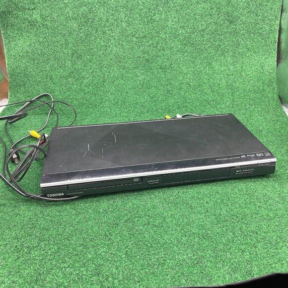 Toshiba SD4300 Black Dolby Digital Cinema Progressive DVD Player With AV Cable - Picture 1 of 4